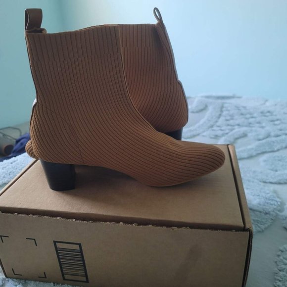 GATUXUS Women's Glove Chunky Mid Heel Ankle Boots Pointed Toe Knit Sock Style - Picture 5 of 7